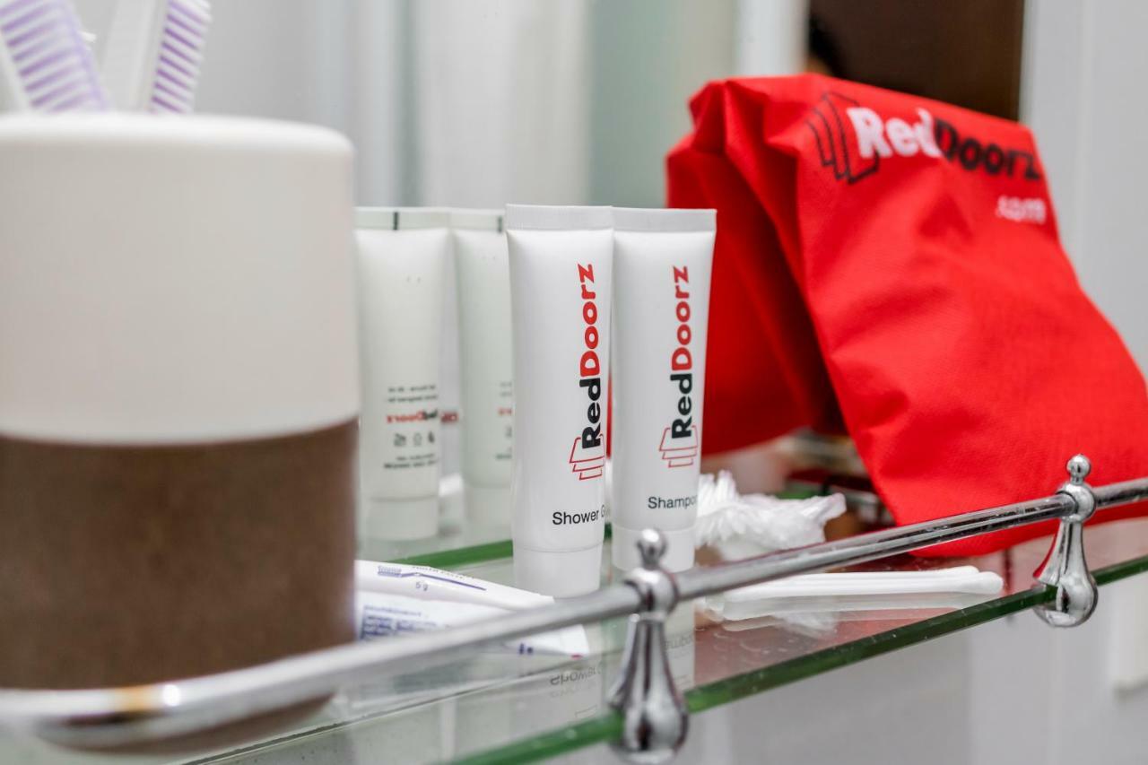 Reddoorz Plus Near Palembang Indah Mall Kültér fotó
