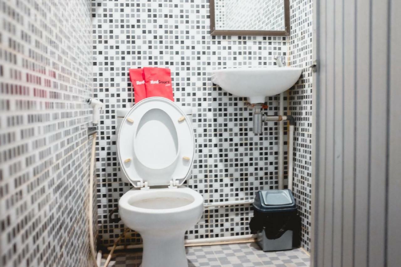 Reddoorz Plus Near Palembang Indah Mall Kültér fotó