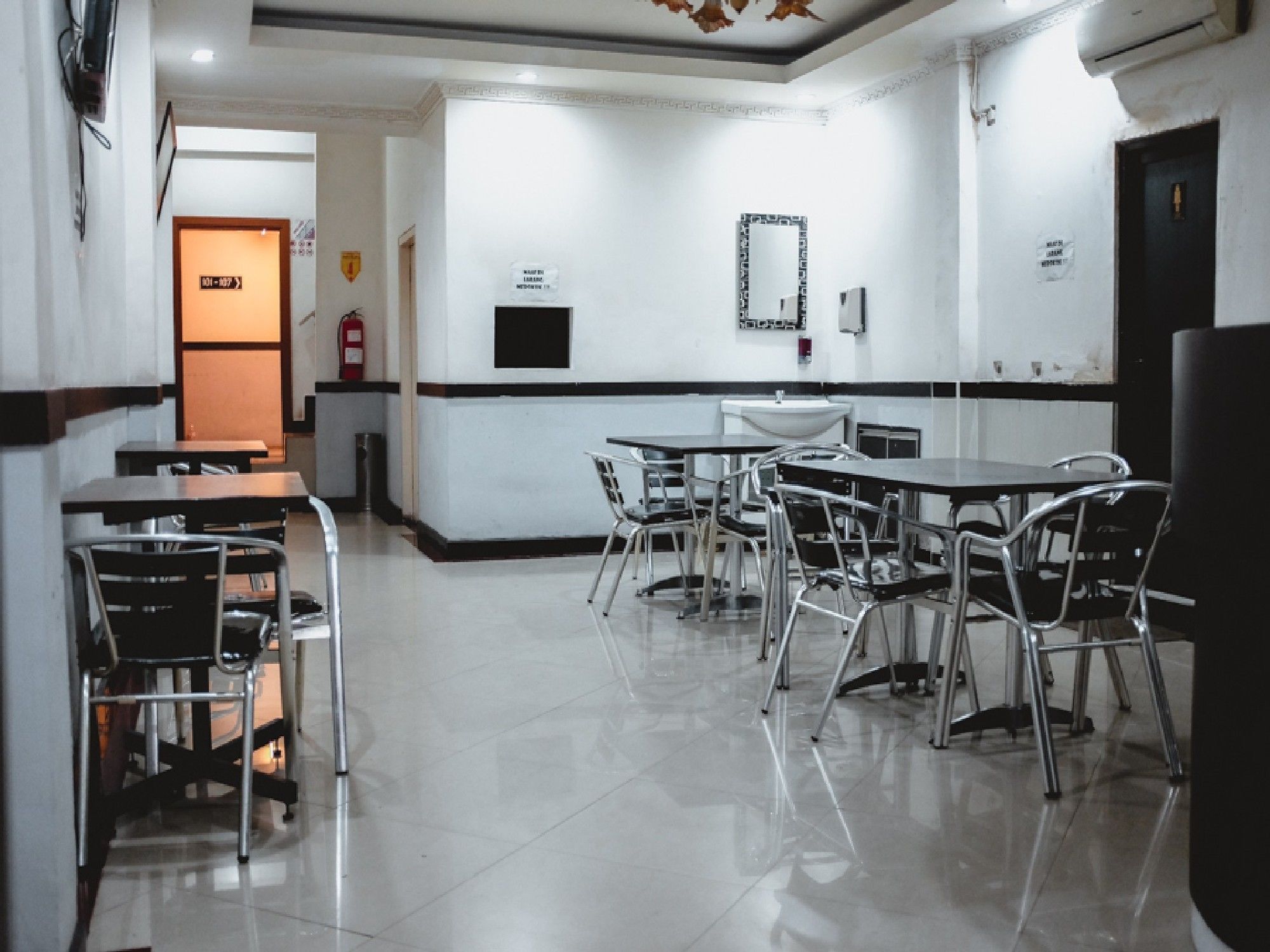 Reddoorz Plus Near Palembang Indah Mall Kültér fotó